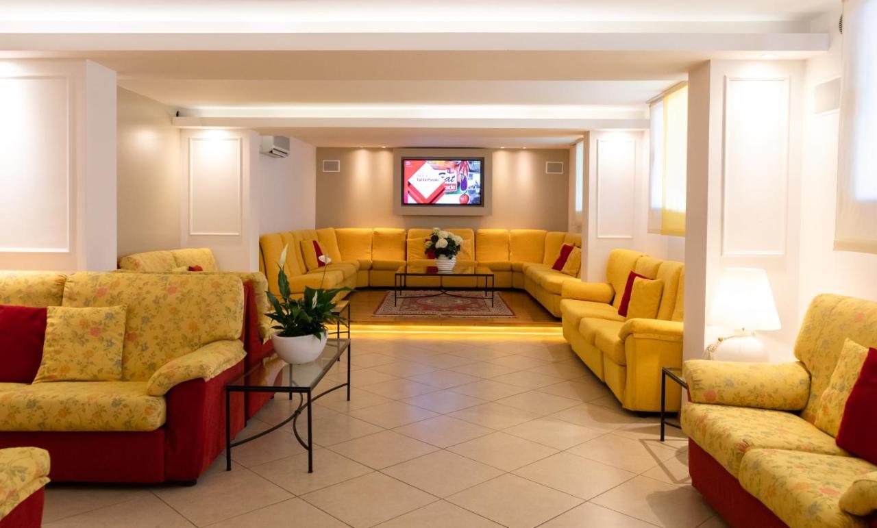 Hotel Imperia Лідо-ді-Єзоло Екстер'єр фото