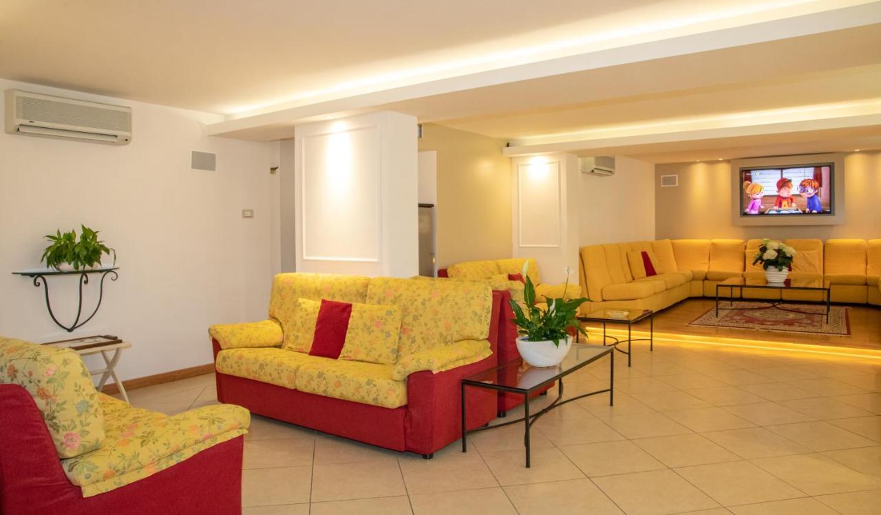 Hotel Imperia Лідо-ді-Єзоло Екстер'єр фото