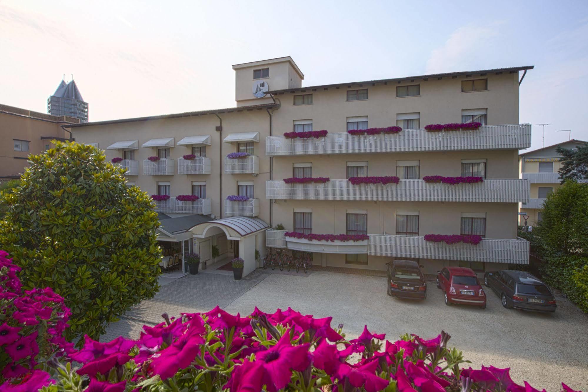 Hotel Imperia Лідо-ді-Єзоло Екстер'єр фото